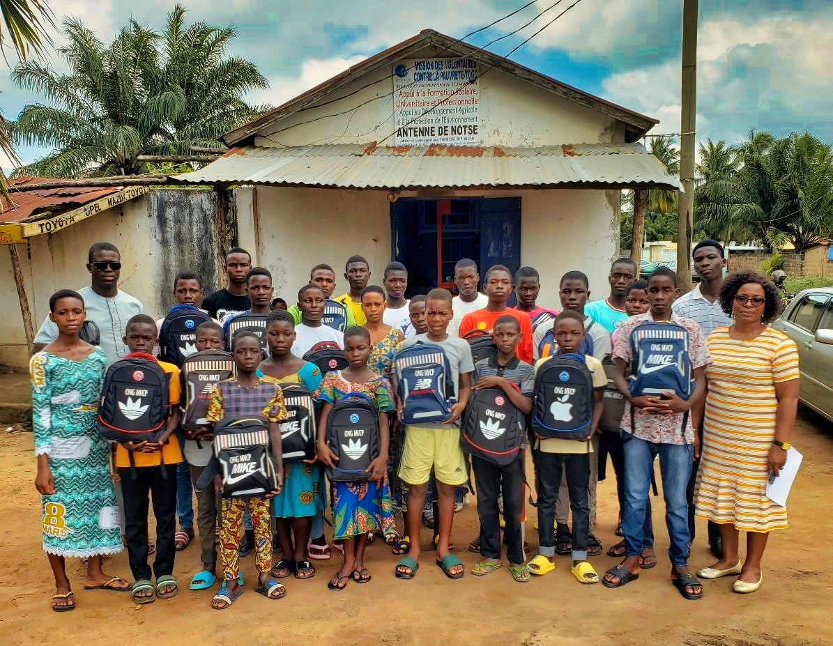MVCP TOGO Actualite Distribution de kit scolaire aux eleves parraines pour la rentree 2023 2024 Notse