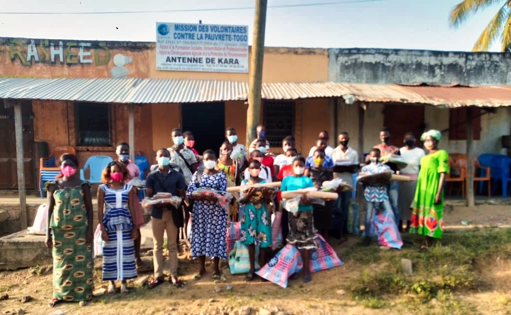 MVCP TOGO Distribution des Kits scolaires pour la rentree academique 2020 2021 Vue ensemble