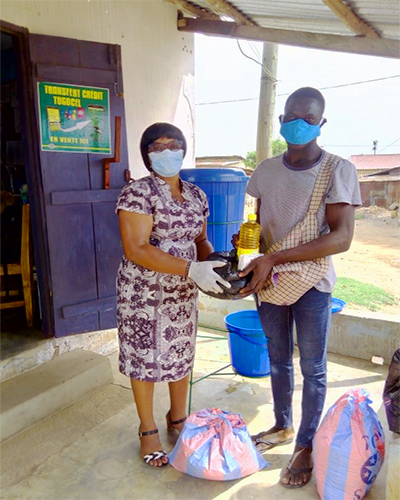 MVCP Activites Don de kit alimentaires aux parraines de Notse 2