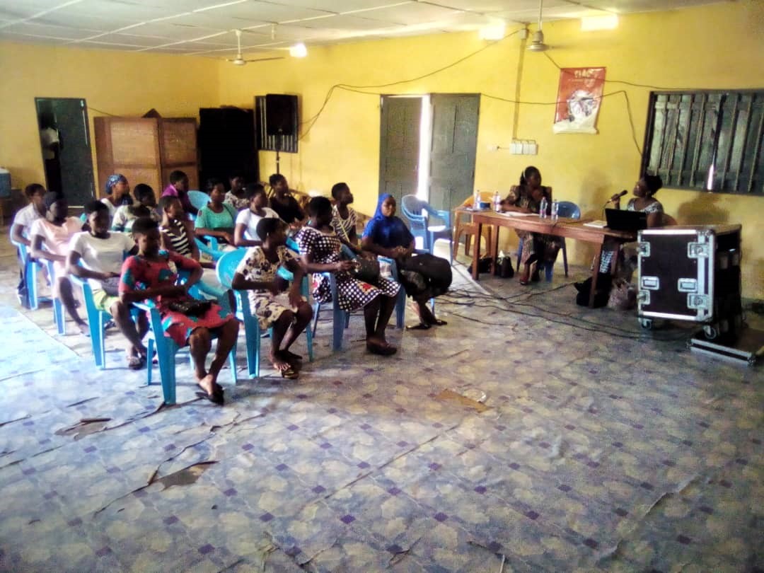 Sensibilisation Education sexuelle et Hygiene pour les jeunes filles Notse Projection